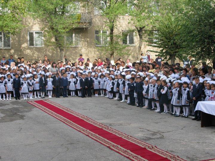 #1сентября Торжественная линейка, посвящённая «Дню знаний».