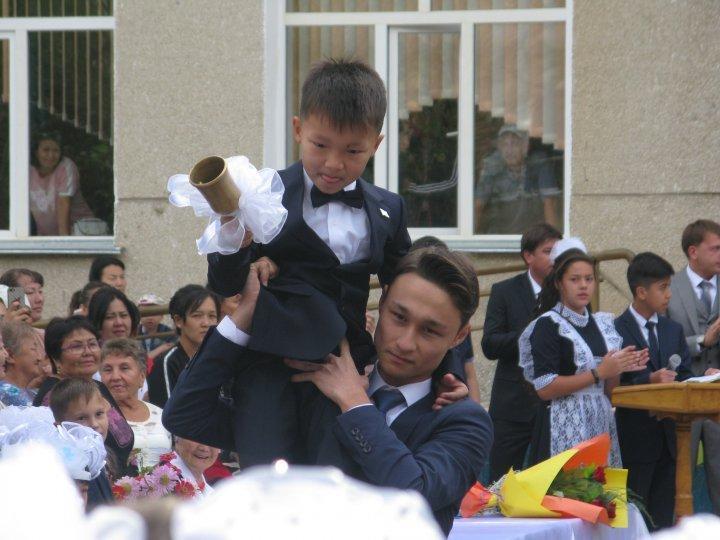#1сентября Торжественная линейка, посвящённая «Дню знаний».