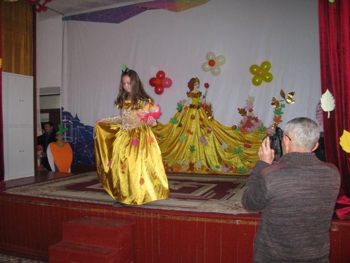 Осенний  бал. Показ мод.