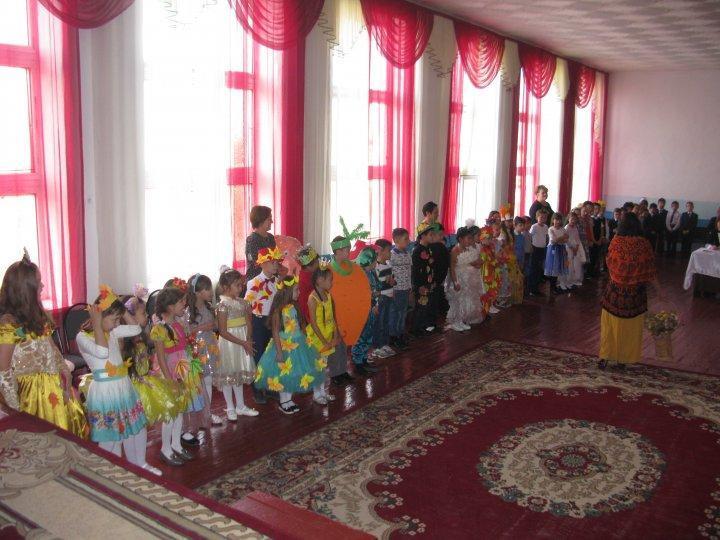 Осенний  бал. Показ мод.
