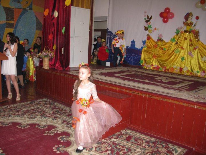 Осенний  бал. Показ мод.