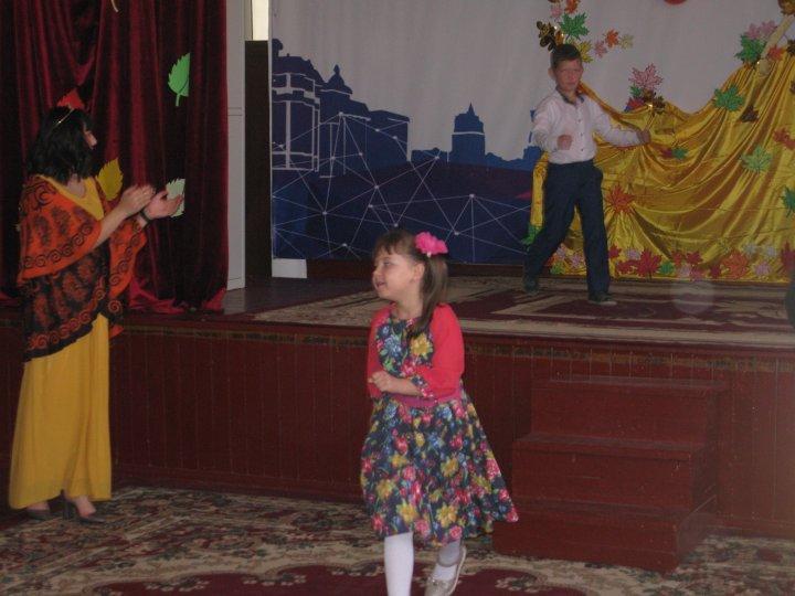 Осенний  бал. Показ мод.