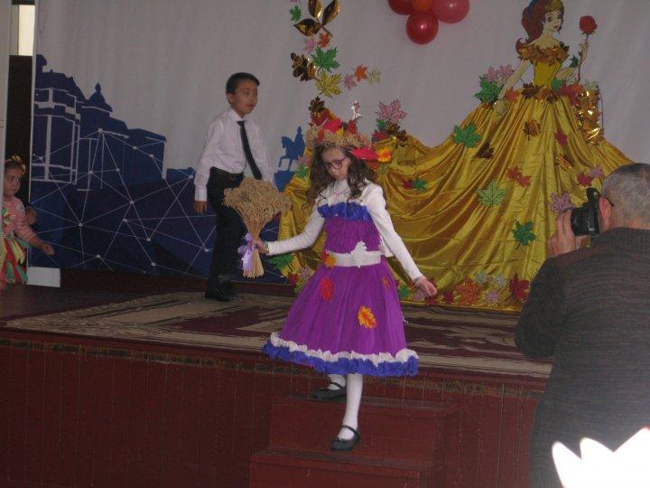Осенний  бал. Показ мод.